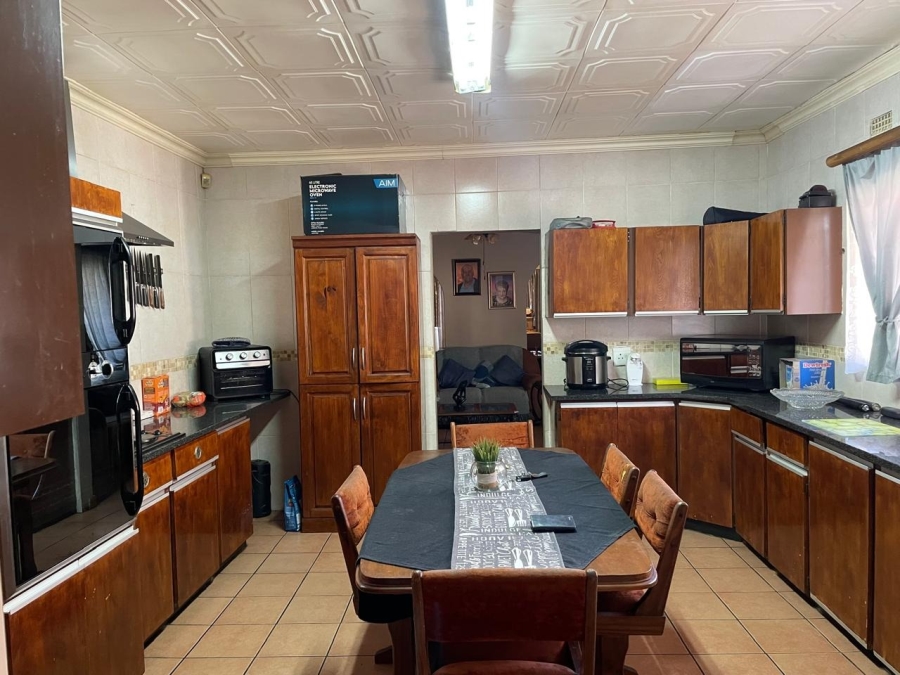 4 Bedroom Property for Sale in Geelhoutpark North West